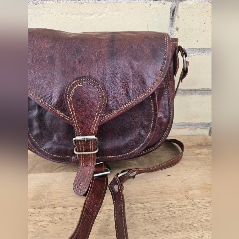Vintage Style Leather Satchel - Picture 3 of 13